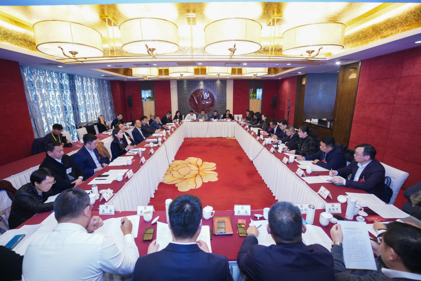 发“增强信心”之声 聚“奋发有为”之力...
